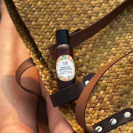 Rozjasňující přírodní tonikum (pro sjednocenou, zářivou a svěží pleť)